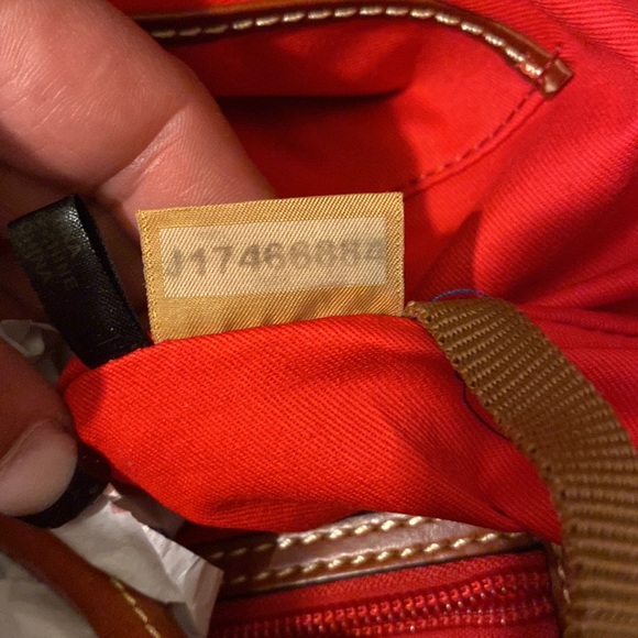 Dooney&Bourke Large white Barlow w/ smoking red interior 🤍🤍NWT - Picture 5 of 16